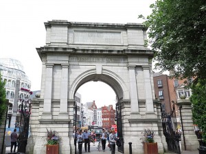 Fusilier's Arch at the northwest corner of St. Stephen's Green